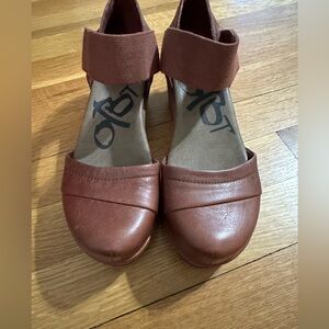 OTBT Womens 6 Wander Out Dark Red Brown Leather Sandals - very cute shoes